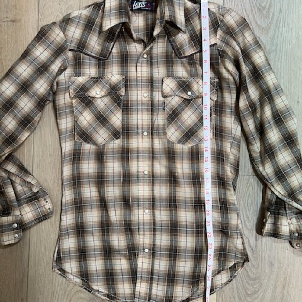 Vintage Levi’s Plaid Button Up - Picture 5 of 9